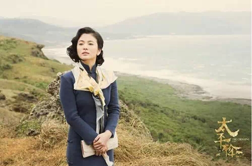 太平輪駛過，看喬妹如何巧搭絲巾成焦點！