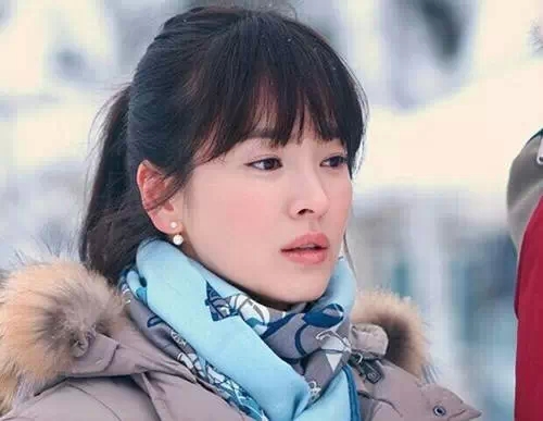 太平輪駛過，看喬妹如何巧搭絲巾成焦點！