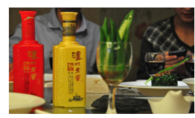 婚禮竟然辦到機場了？！地球再也阻止不了這對神一樣的夫妻……